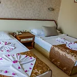 King As Hotel *